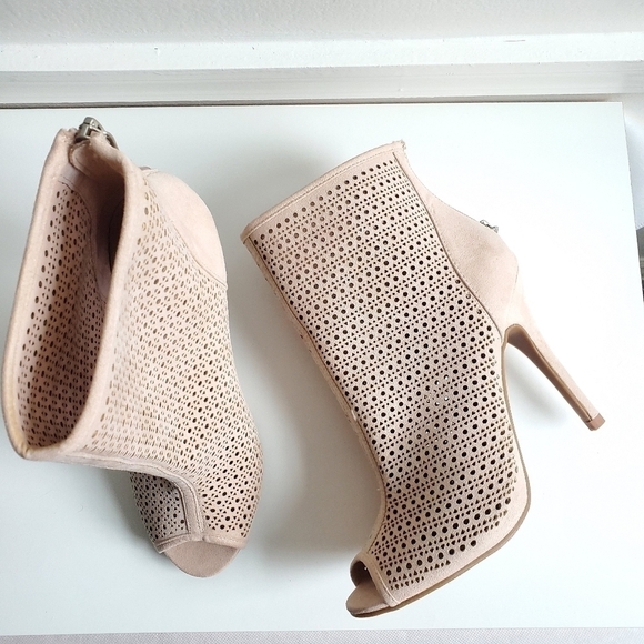 Chinese Laundry Open Toe Suede Blush Booties/Heels Size 7.5(38) - Picture 3 of 14